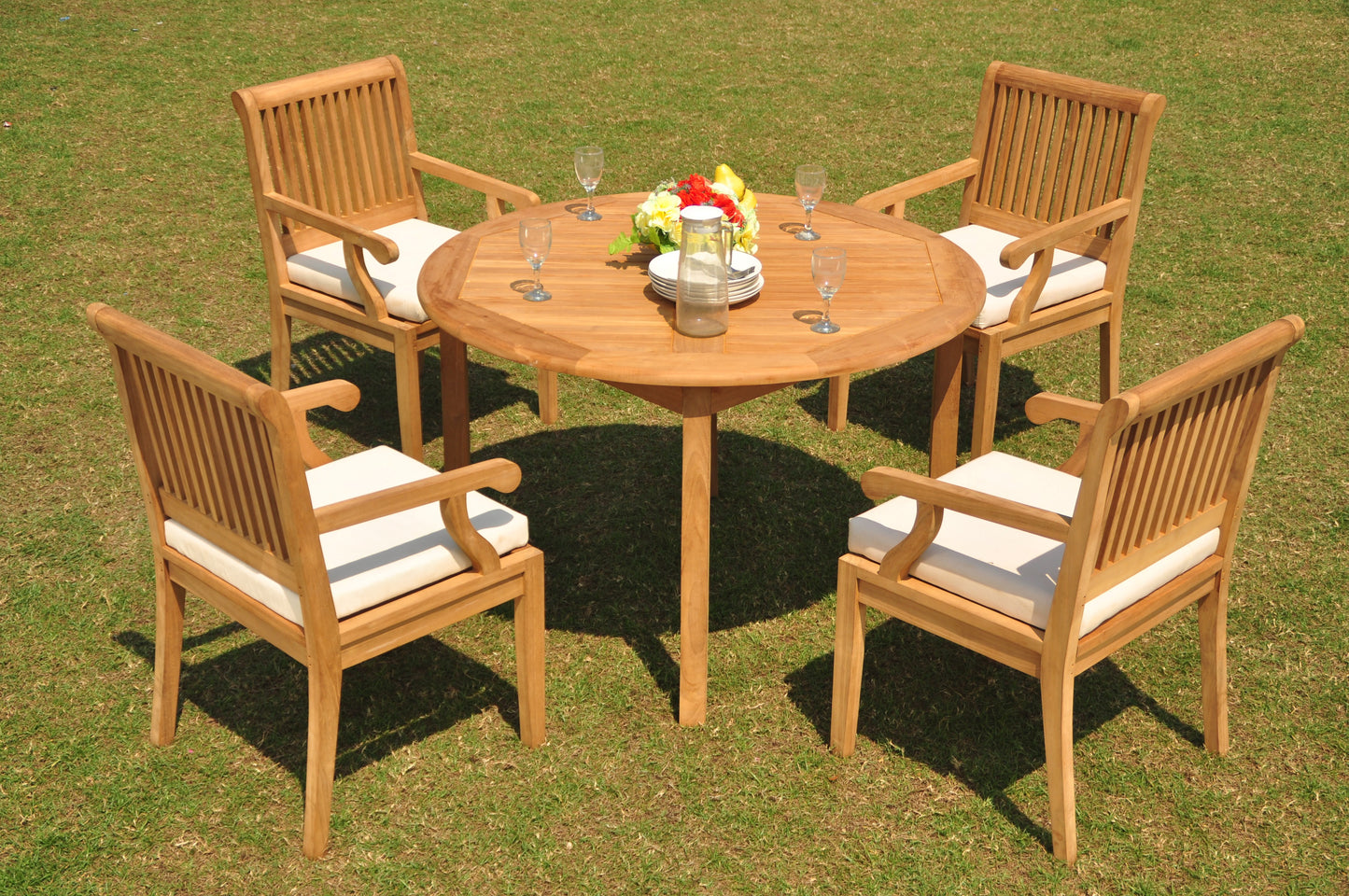 48 Fixed Round Table and with 4 Sack Chairs