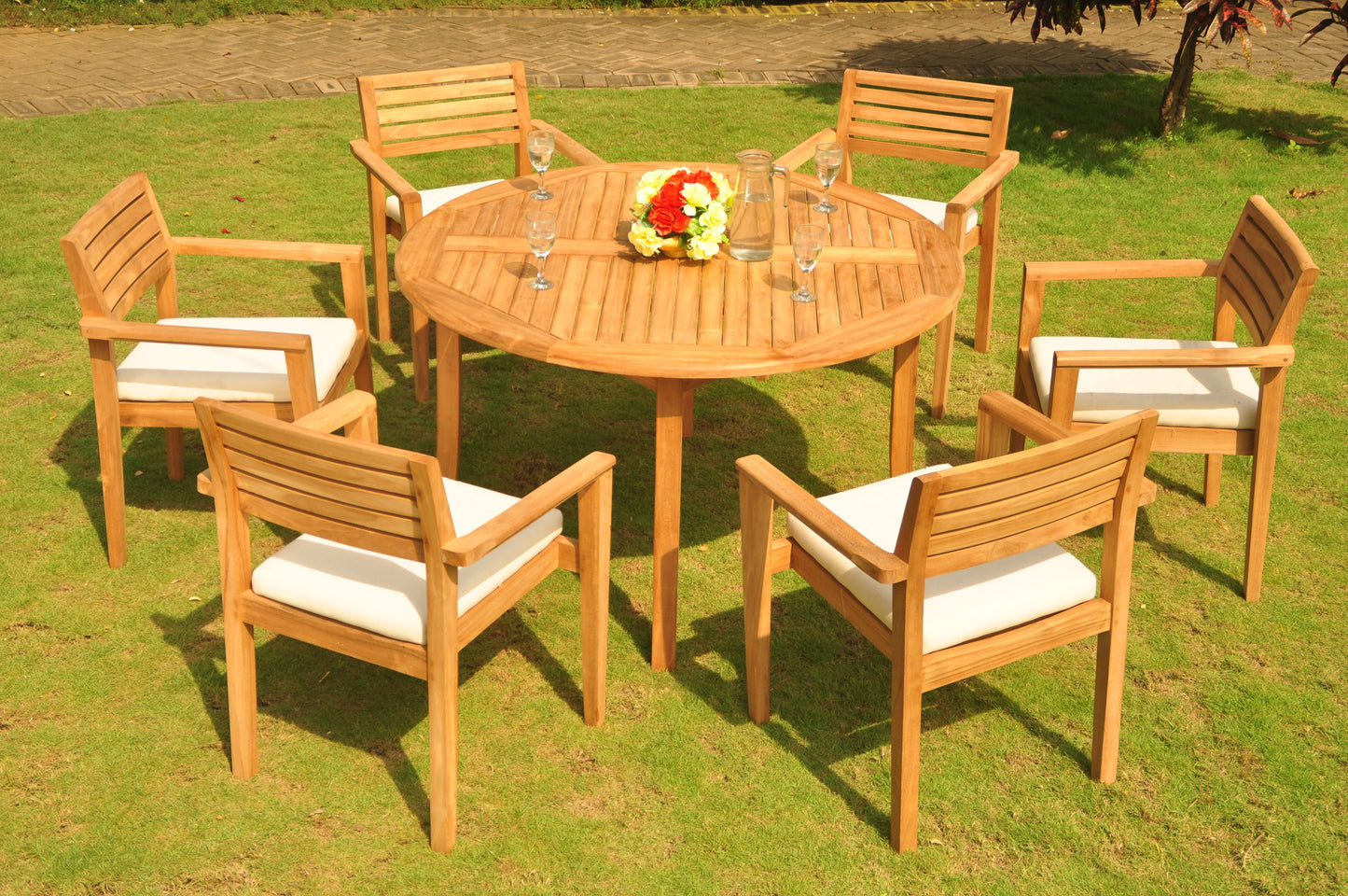 52 Round Table and with 4 Montana Chairs