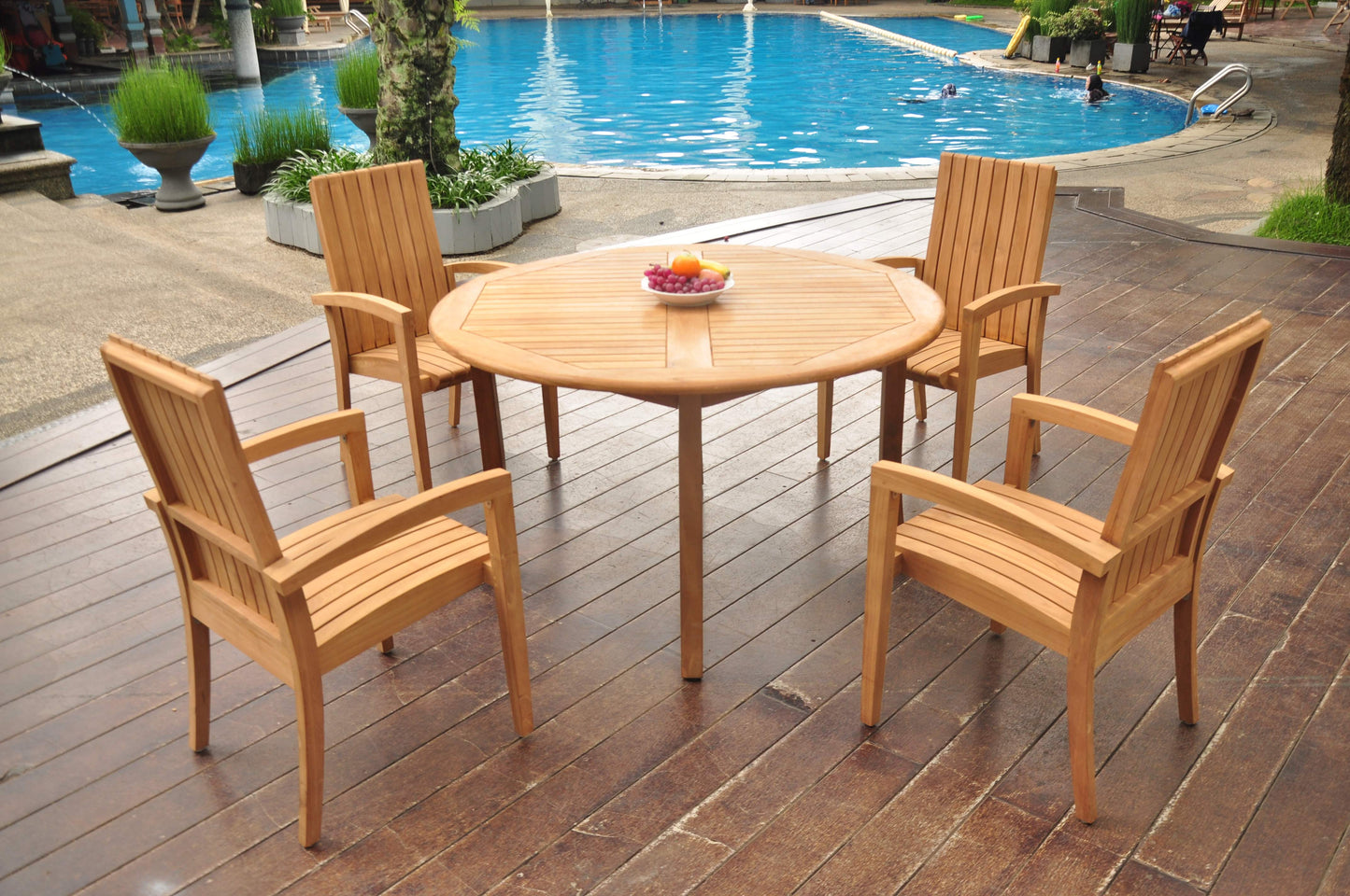 52 Round Table and with 4 Goa Chairs