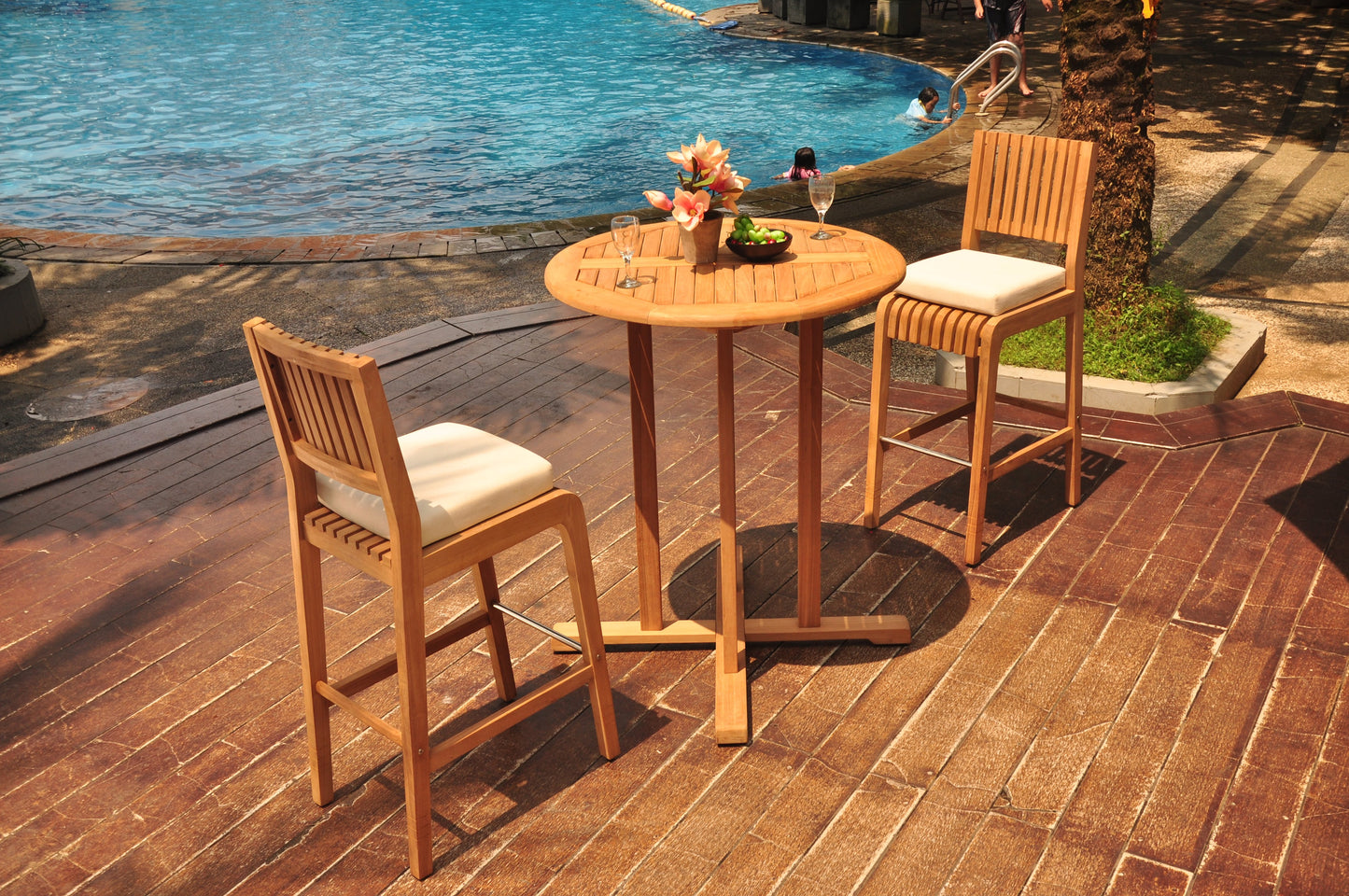 Giva Round Bar Table with Maldives Bar Chairs